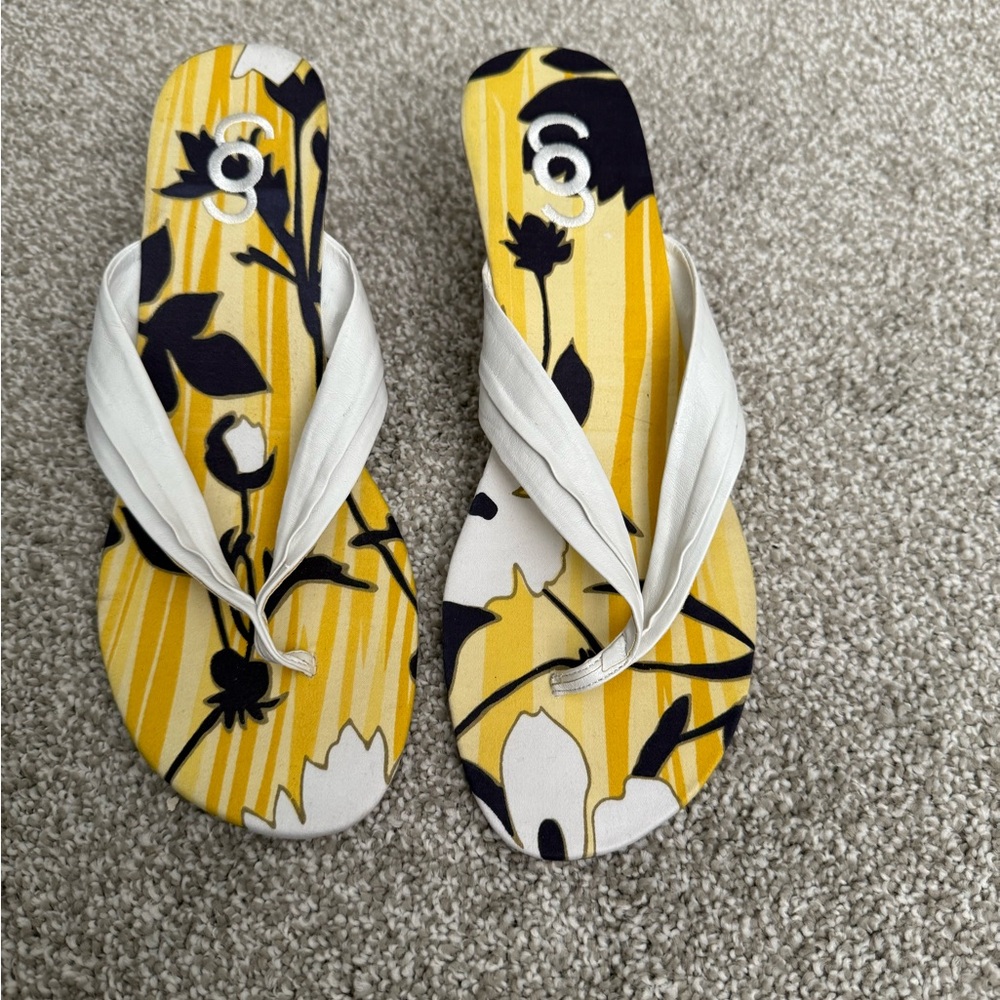NEW SO Yellow and Black Floral Sandals